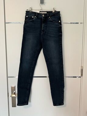 High-Rise Women's Black Skinny Jeans